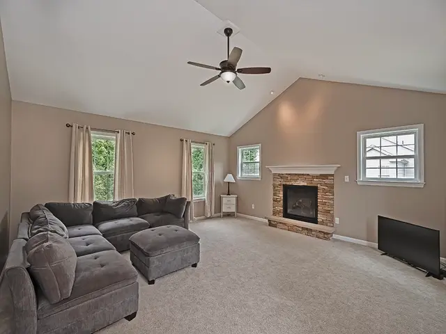 1026 S Lake Dr gallery image 9