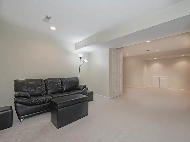 1026 S Lake Dr gallery image 40