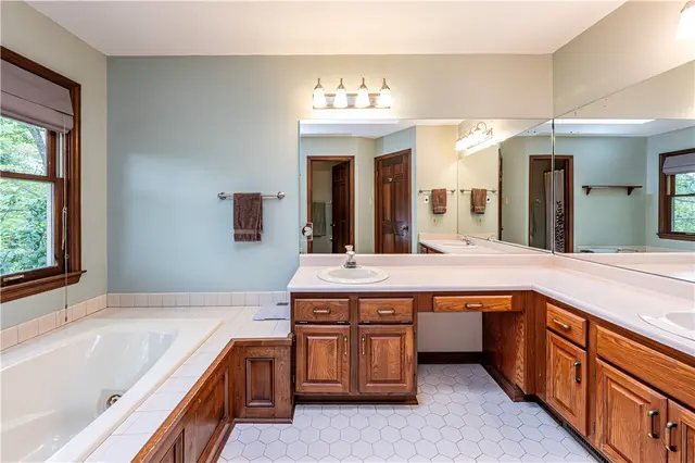 10282 Twin Hill gallery image 25