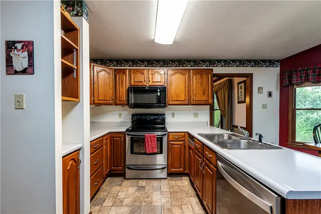 10282 Twin Hill gallery image 3