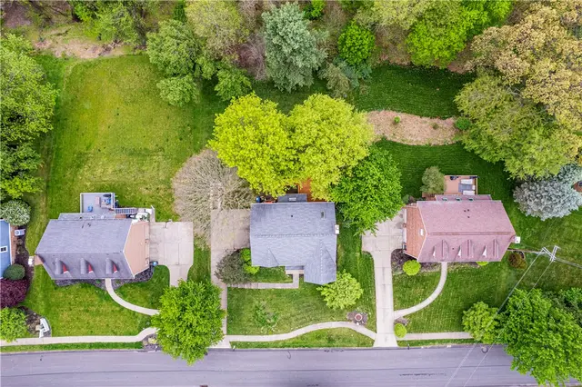 10282 Twin Hill gallery image 9