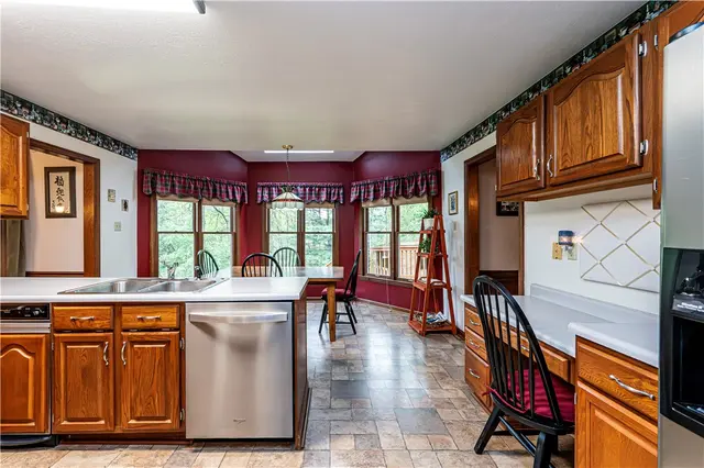 10282 Twin Hill gallery image 17