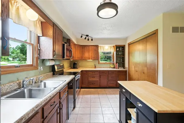 103 Allen Dr gallery image 9