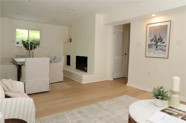 103 Arbor Dr gallery image 6