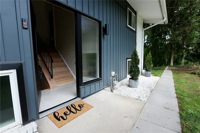 103 Arbor Dr gallery image 11