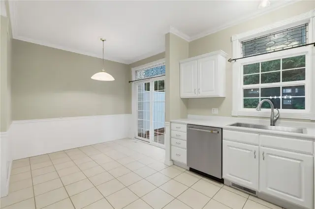 103 Beech St gallery image 3