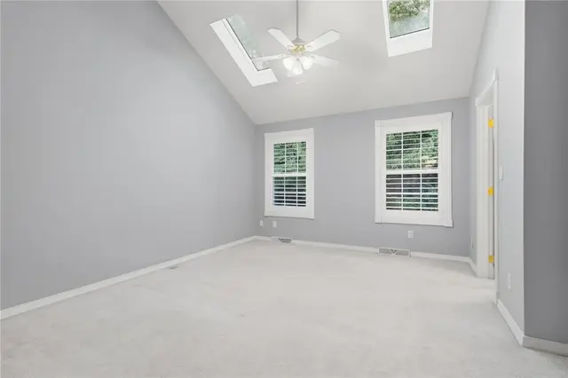 103 Beech St gallery image 17