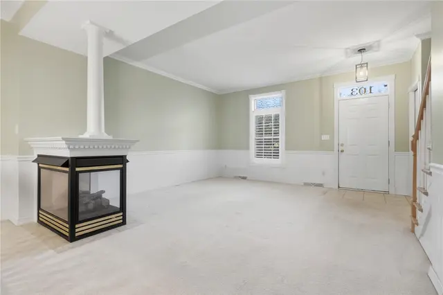 103 Beech St gallery image 27