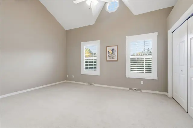 103 Beech St gallery image 30