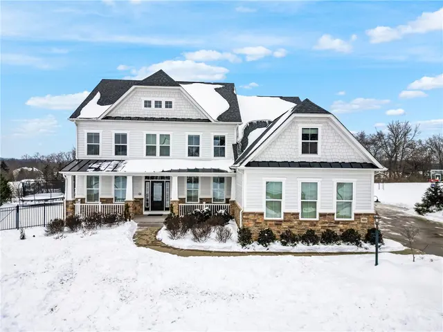 103 Hollyberry Court gallery image 3