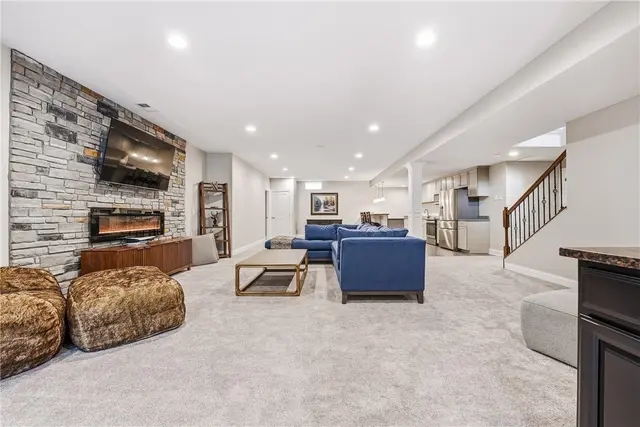 103 Hollyberry Court gallery image 41
