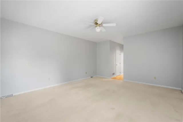 103 Isleworth Way gallery image 33