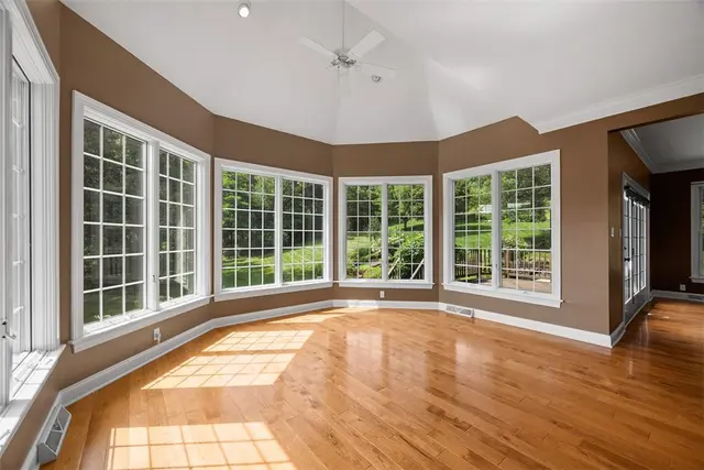 103 Ridgemont gallery image 6