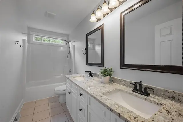 103 Ridgemont gallery image 17