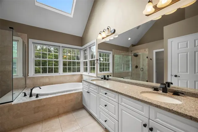 103 Ridgemont gallery image 21