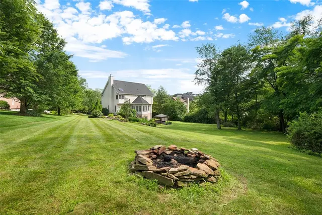 103 Ridgemont gallery image 23