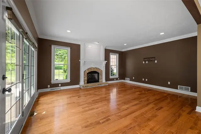 103 Ridgemont gallery image 34