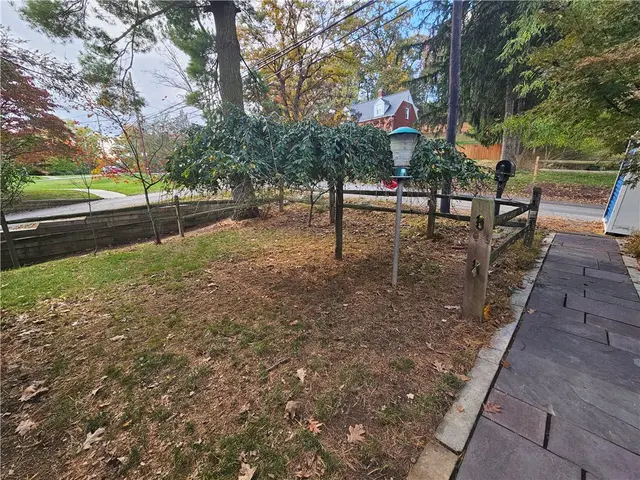 103 Sycamore Dr gallery image 3