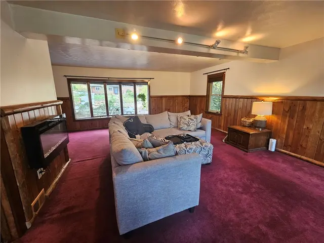 103 Sycamore Dr gallery image 5