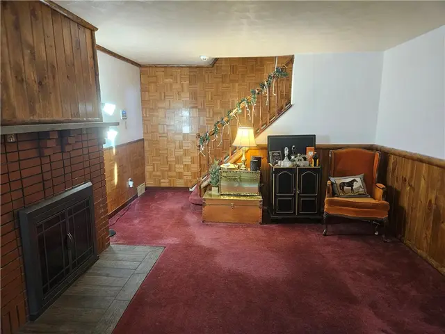 103 Sycamore Dr gallery image 7