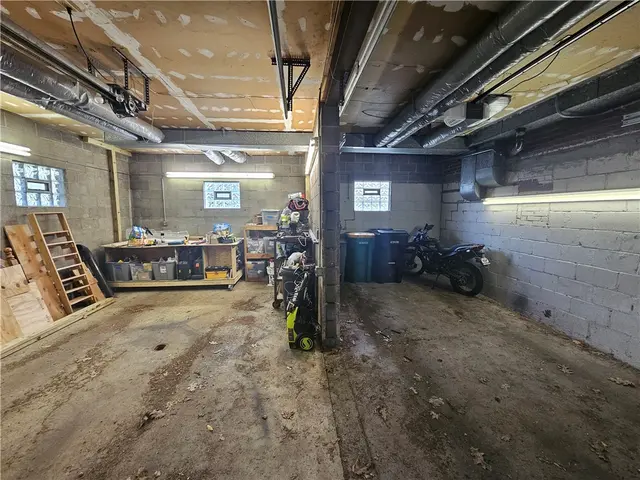 103 Sycamore Dr gallery image 30