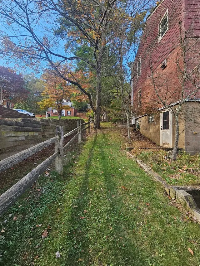 103 Sycamore Dr gallery image 34