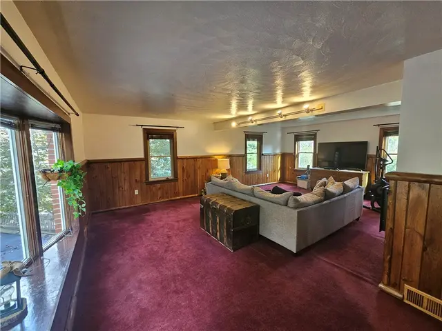 103 Sycamore Dr gallery image 39