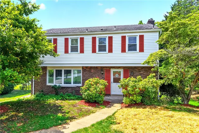 1033 Balmoral Dr gallery image 2