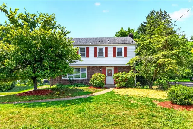 1033 Balmoral Dr gallery image 3