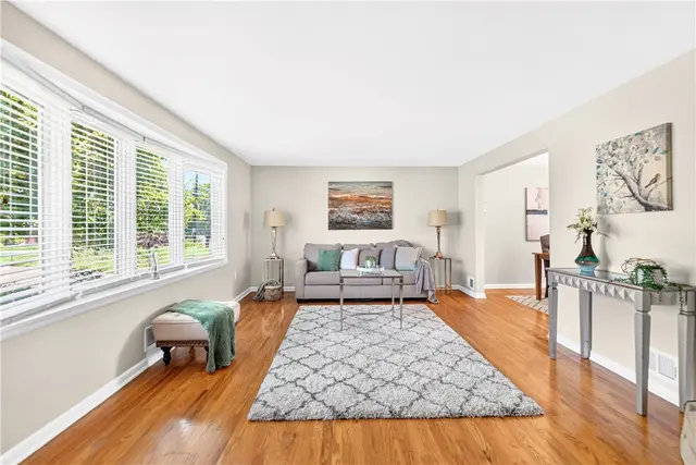 1033 Balmoral Dr gallery image 7