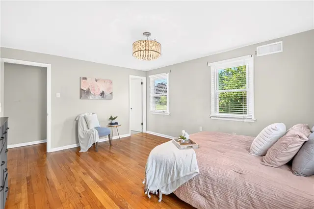 1033 Balmoral Dr gallery image 10