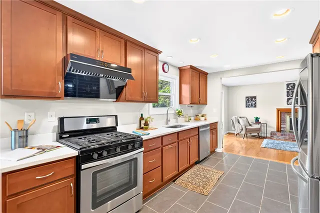 1033 Balmoral Dr gallery image 16