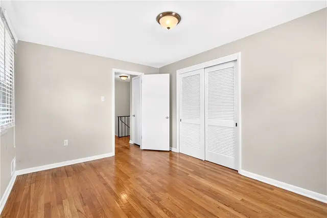 1033 Balmoral Dr gallery image 17
