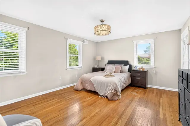 1033 Balmoral Dr gallery image 23