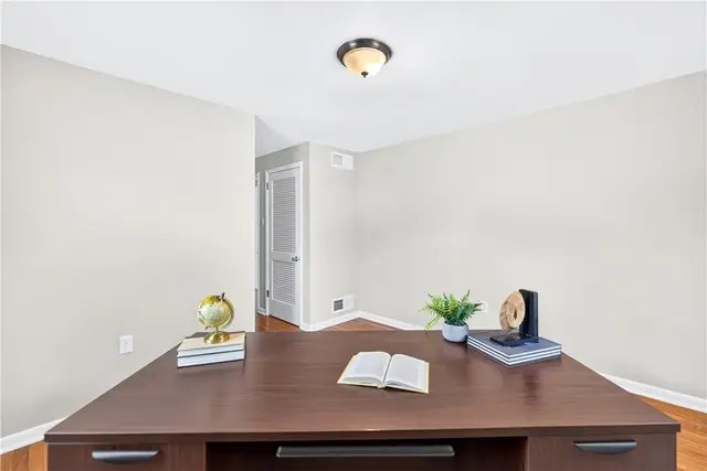 1033 Balmoral Dr gallery image 27