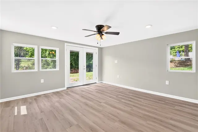 1033 Balmoral Dr gallery image 28