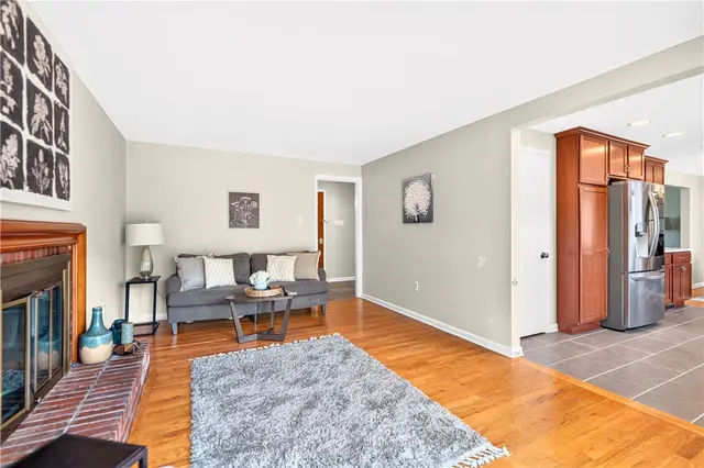 1033 Balmoral Dr gallery image 33