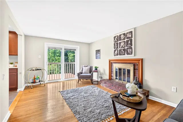 1033 Balmoral Dr gallery image 36