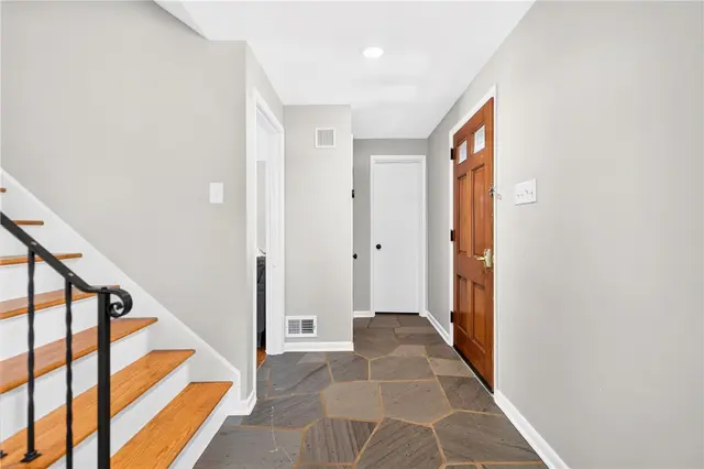1033 Balmoral Dr gallery image 37