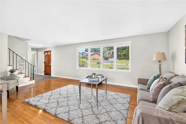 1033 Balmoral Dr gallery image 38