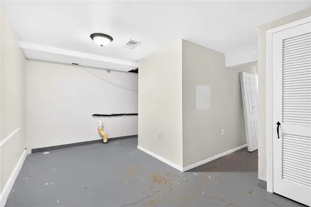 1033 Balmoral Dr gallery image 41