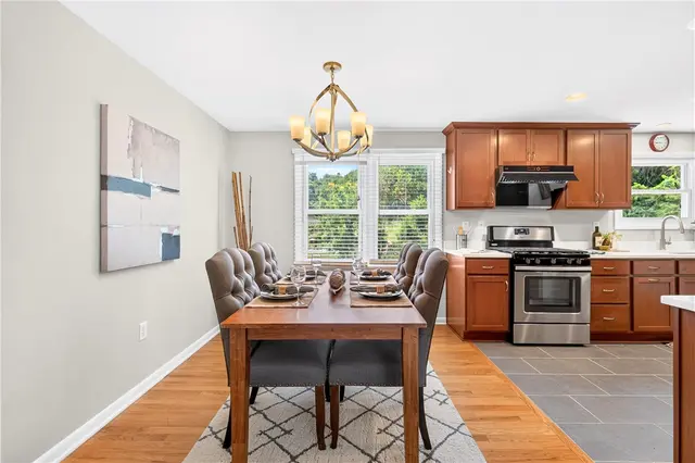 1033 Balmoral Dr gallery image 42