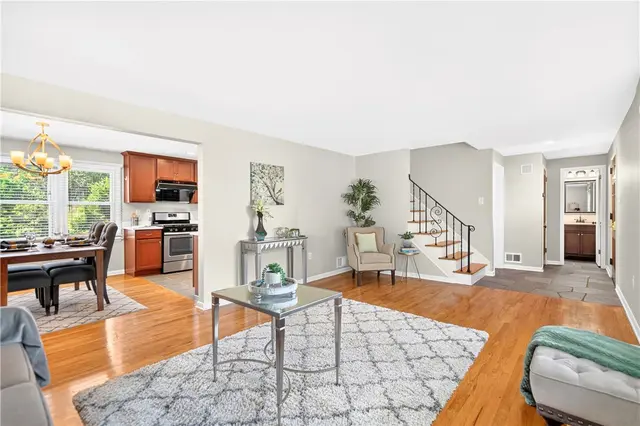 1033 Balmoral Dr gallery image 44