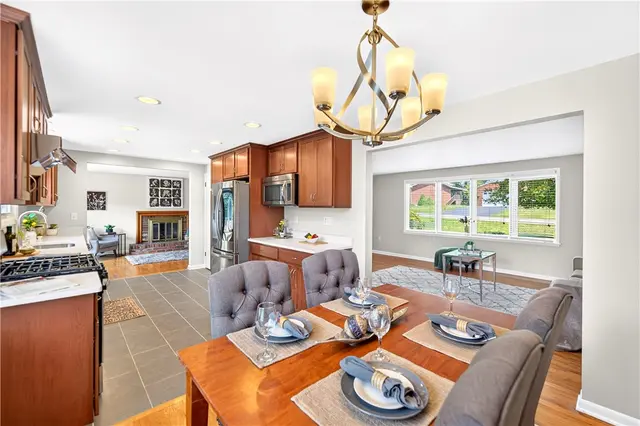 1033 Balmoral Dr gallery image 47