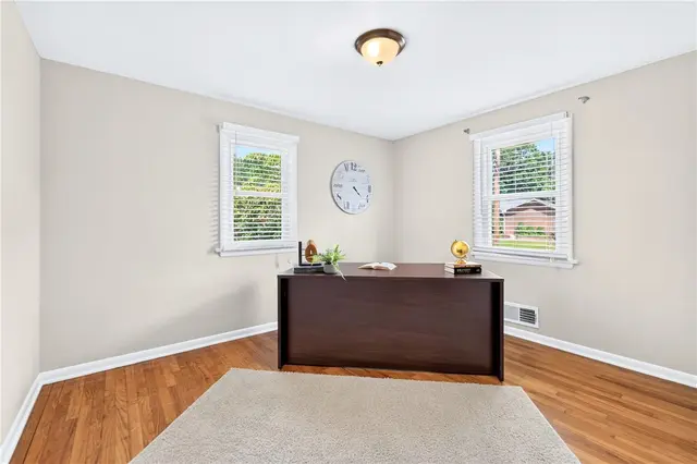1033 Balmoral Dr gallery image 48