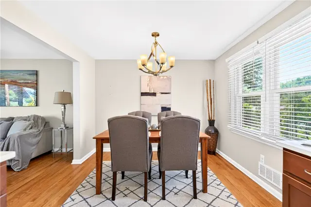 1033 Balmoral Dr gallery image 49