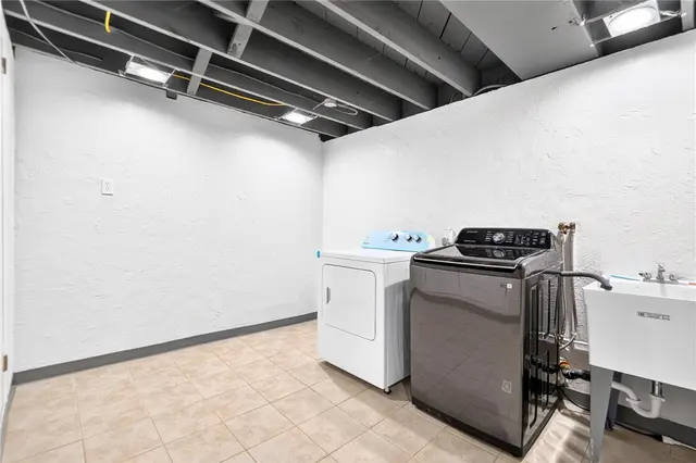 1037 Grandview Ave gallery image 10
