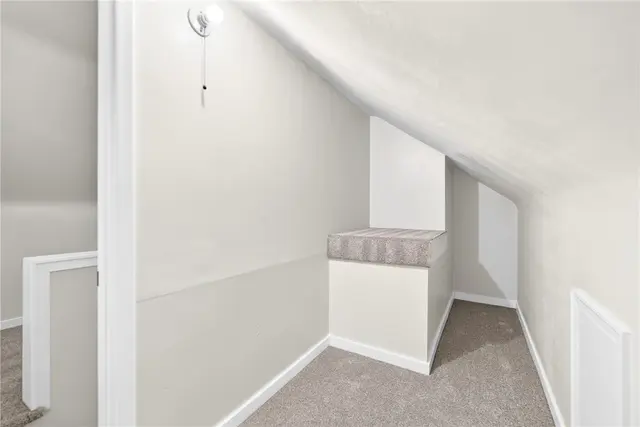 1037 Grandview Ave gallery image 23