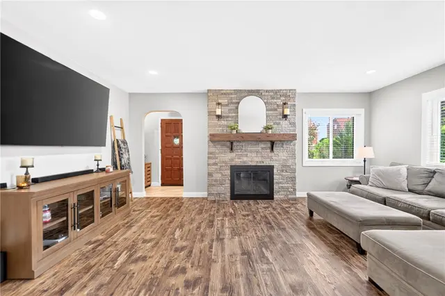 1037 Grandview Ave gallery image 25