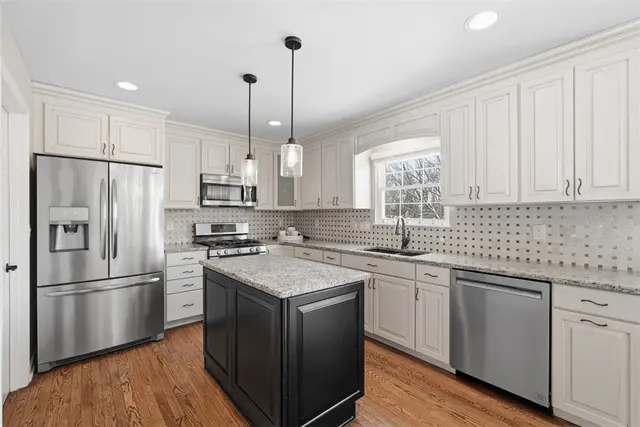 1039 South Lake Drive gallery image 8